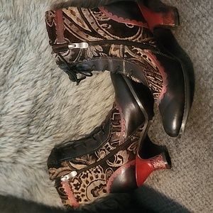 Spring Step L’Artiste Leather Bewitch Boots, Witchy Size 38 EUR Black & red